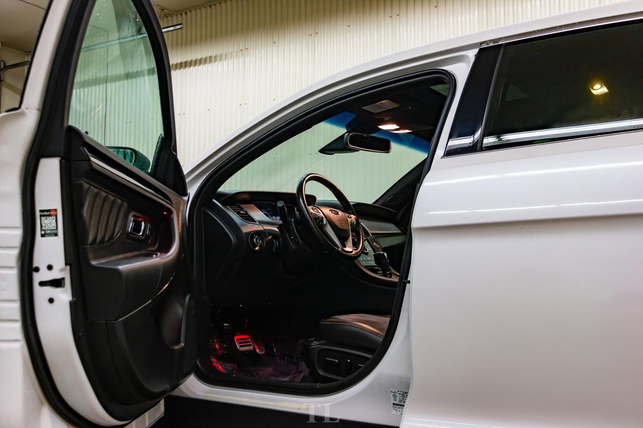 2018 Ford Taurus AWD SHO Leather Roof Nav BCam Red Deer AB