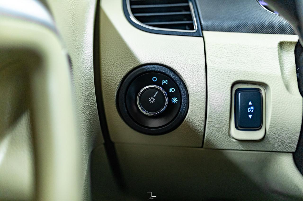 2018 Ford Taurus SE PSeat BCam Red Deer AB