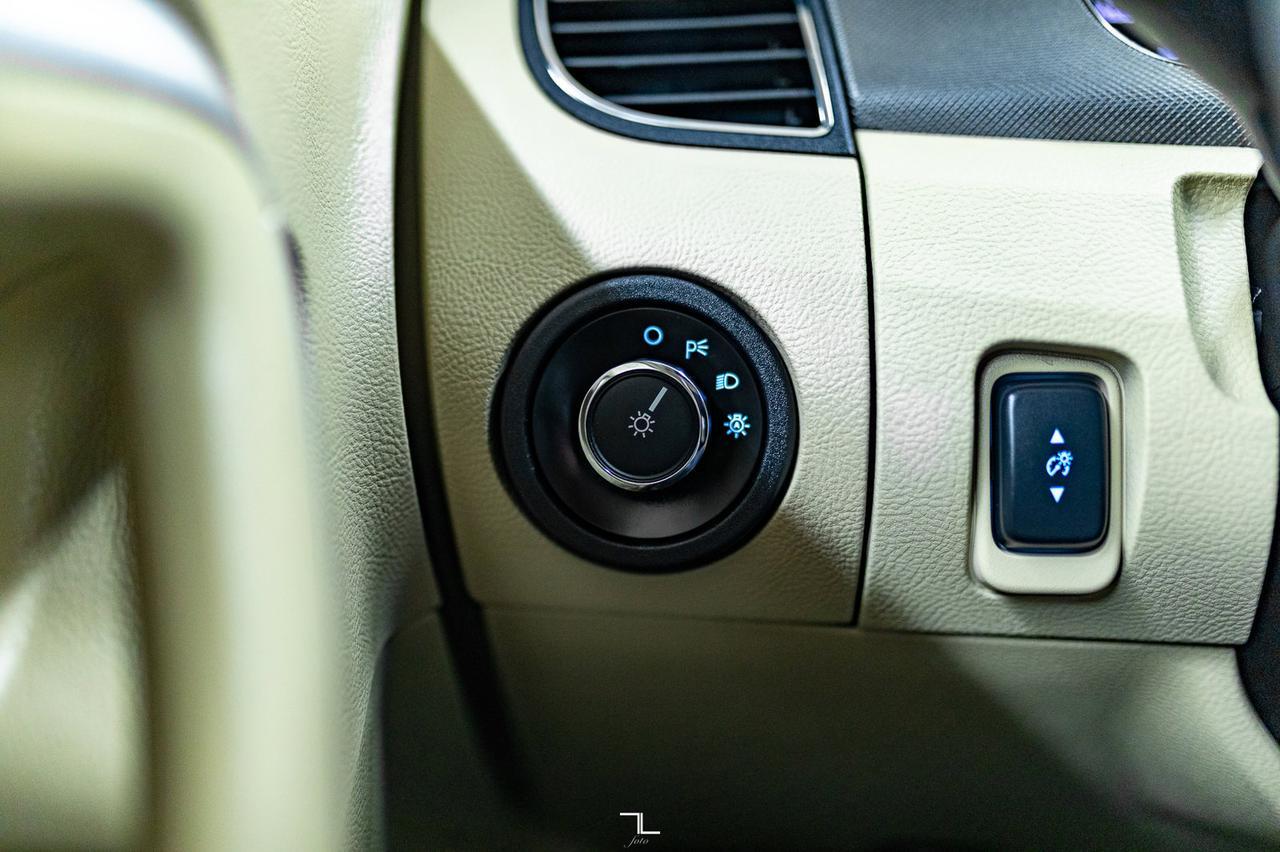 2018 Ford Taurus SE PSeat BCam Red Deer AB