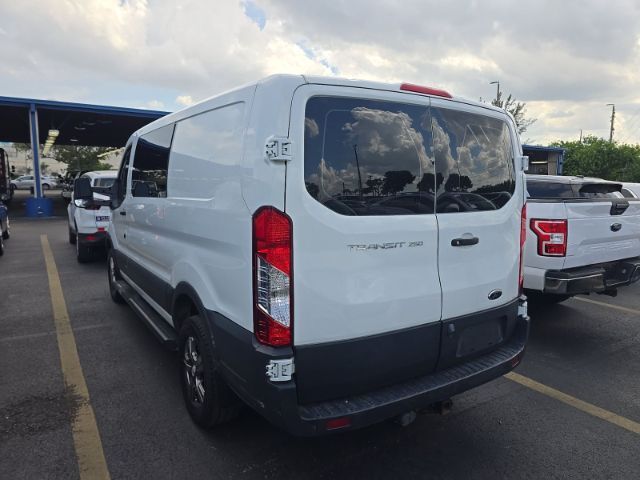 2018 Ford Transit-250 w/RH Sliding Door Low Roof 129.9 WB