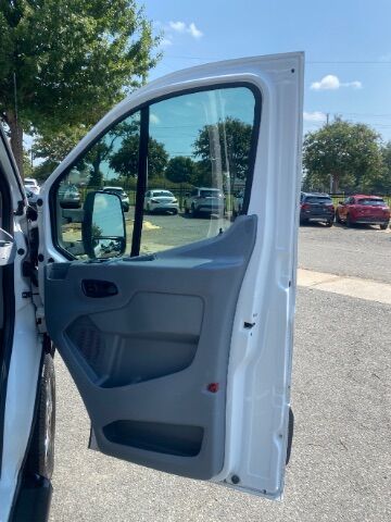 2018 Ford Transit-250 w/RH Sliding Door Low Roof 129.9 WB Charlotte NC