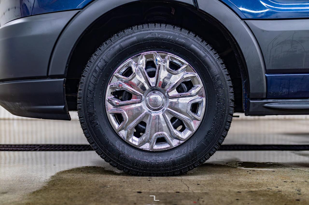 2018 Ford Transit T-150 XLT Med Roof 10 Passenger BCam Red Deer AB