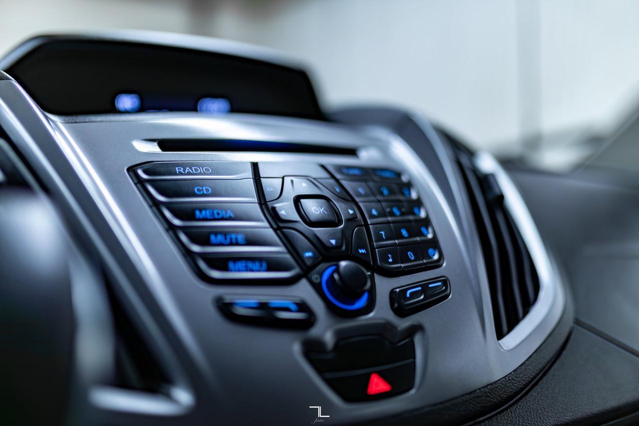 2018 Ford Transit T-150 XLT Med Roof 10 Passenger BCam Red Deer AB