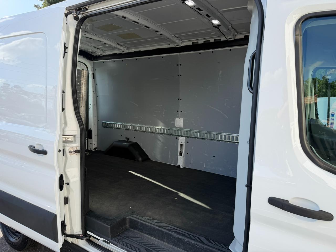 2018 Ford Transit Van T-150 148" Med Rf 8600 GVWR Sliding RH Dr Jacksonville FL