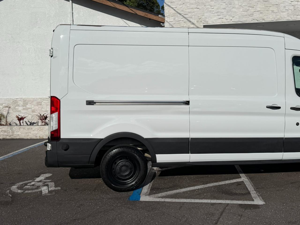 2018 Ford Transit Van T-150 148" Med Rf 8600 GVWR Sliding RH Dr Jacksonville FL