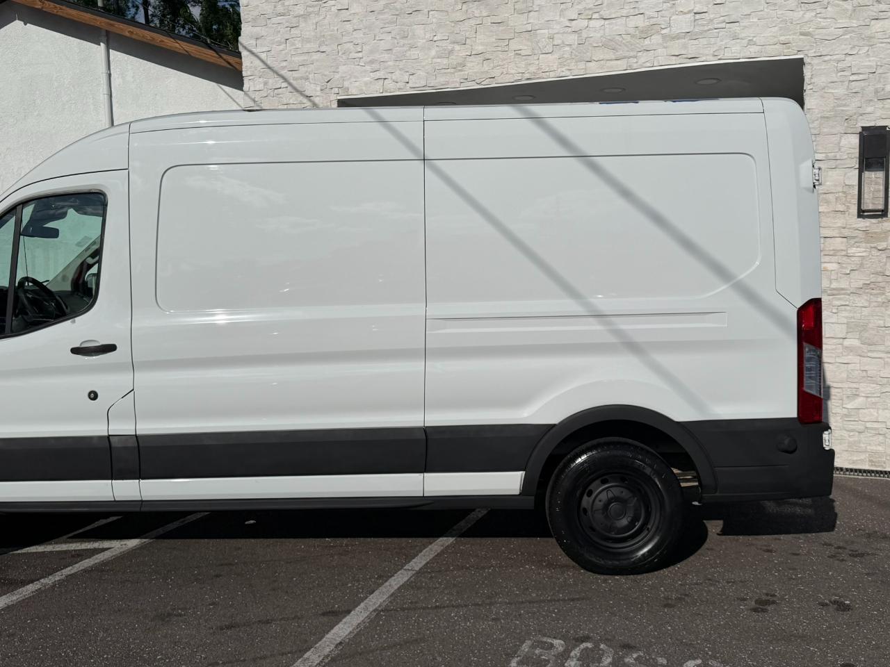 2018 Ford Transit Van T-150 148" Med Rf 8600 GVWR Sliding RH Dr Jacksonville FL