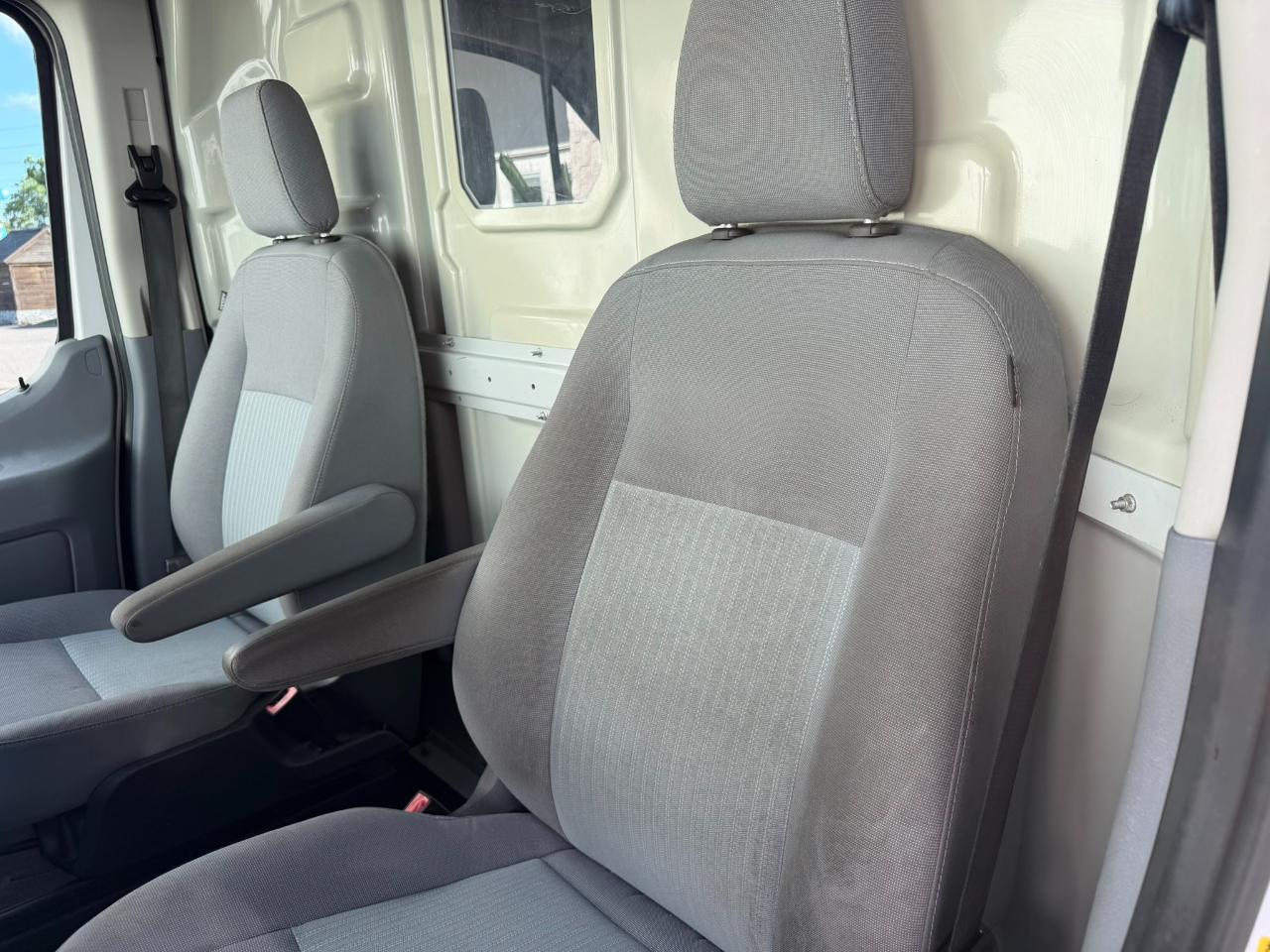 2018 Ford Transit Van T-150 148" Med Rf 8600 GVWR Sliding RH Dr Jacksonville FL