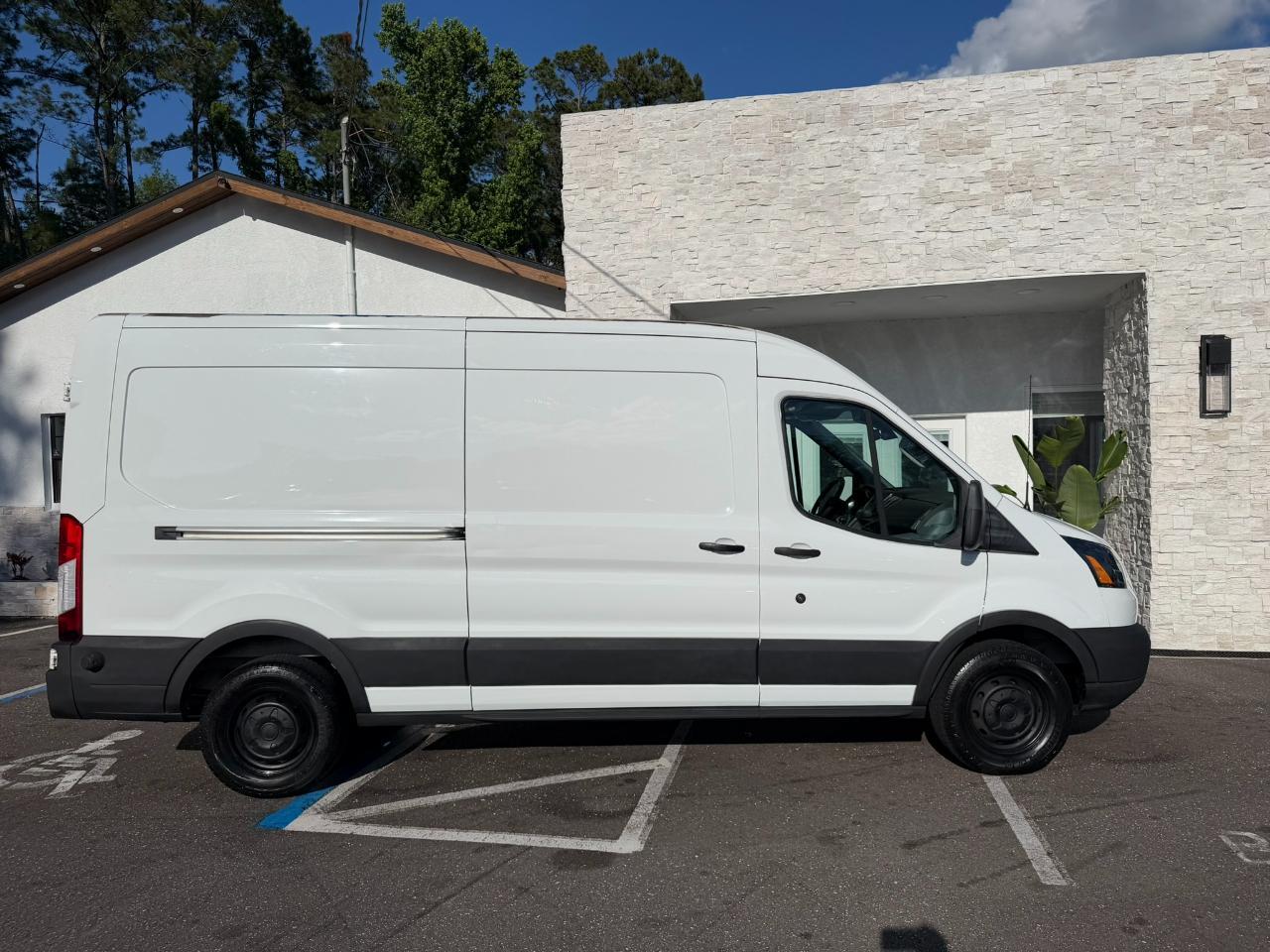 2018 Ford Transit Van T-150 148" Med Rf 8600 GVWR Sliding RH Dr Jacksonville FL