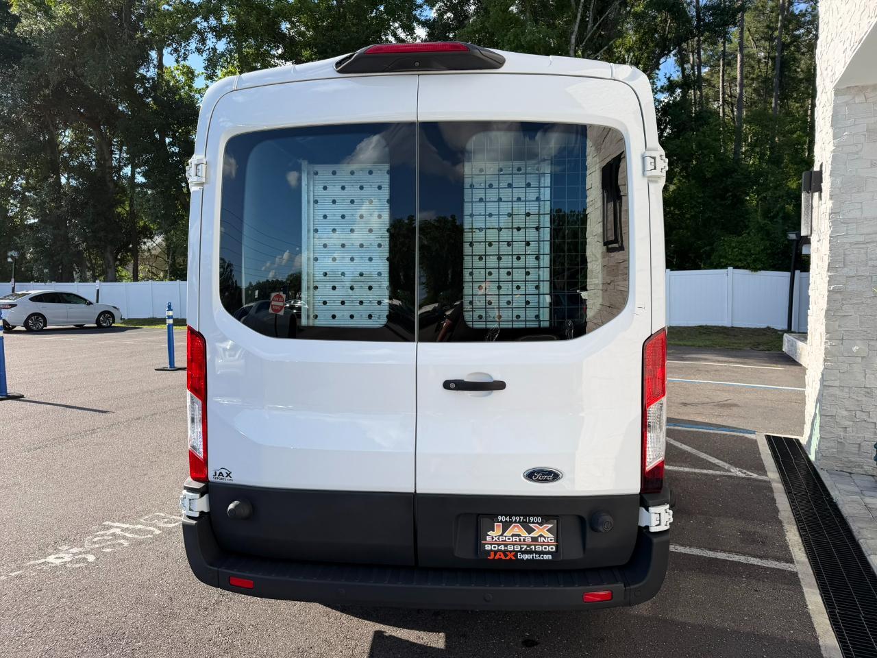 2018 Ford Transit Van T-150 148" Med Rf 8600 GVWR Sliding RH Dr Jacksonville FL