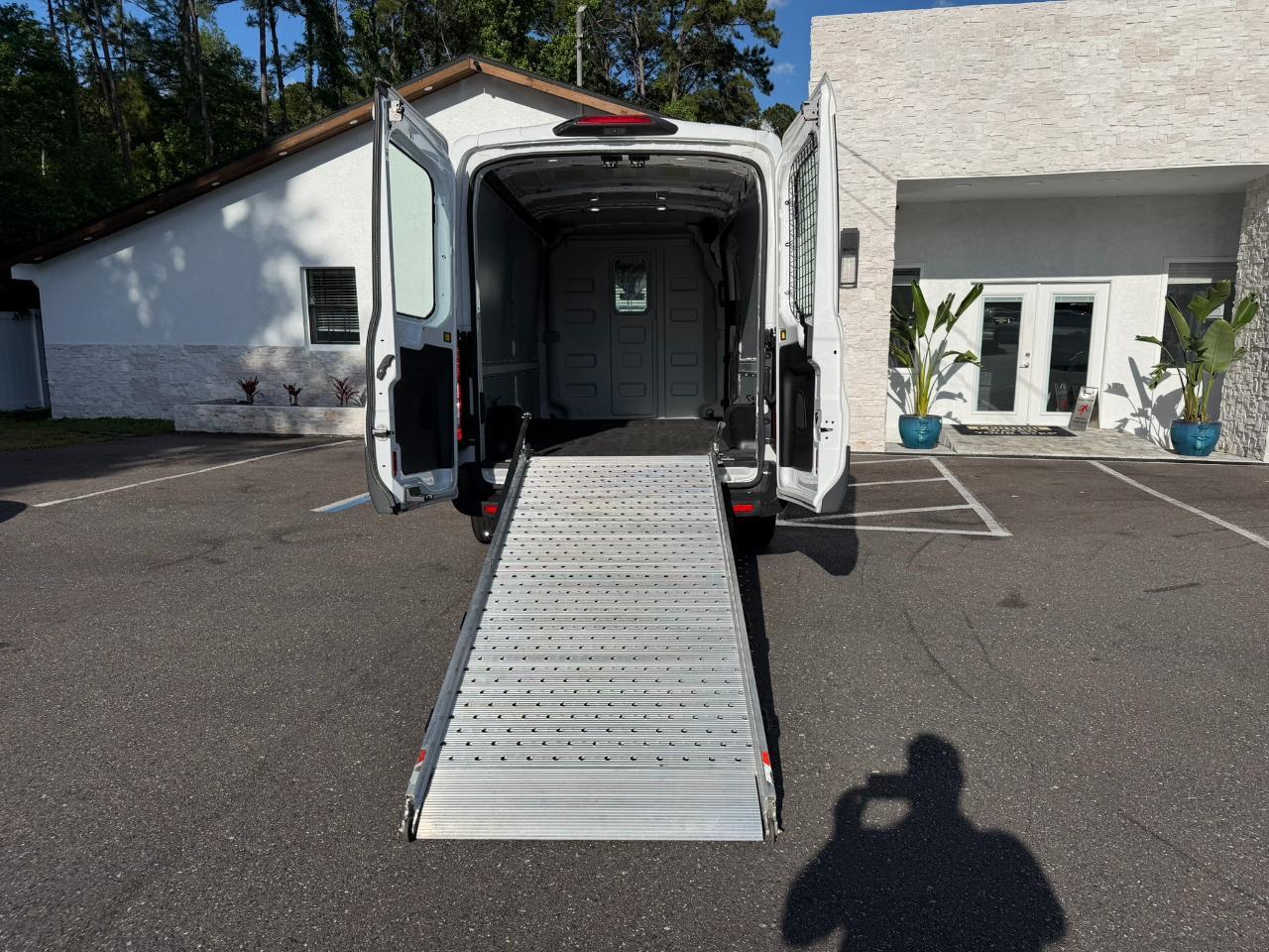 2018 Ford Transit Van T-150 148" Med Rf 8600 GVWR Sliding RH Dr Jacksonville FL