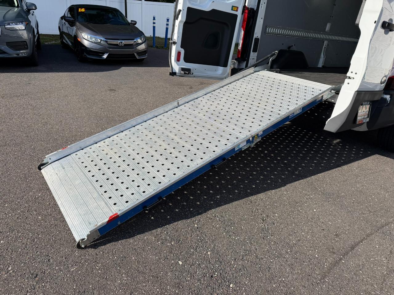2018 Ford Transit Van T-150 148" Med Rf 8600 GVWR Sliding RH Dr Jacksonville FL
