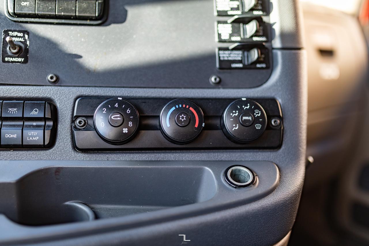 2018 Freightliner Cascadia Evolution 125 Tractor Sleeper Red Deer AB