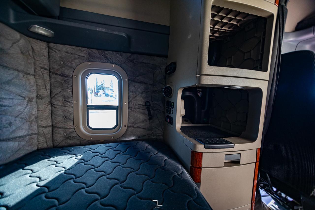 2018 Freightliner Cascadia Evolution 125 Tractor Sleeper Red Deer AB