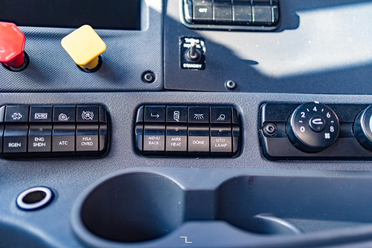 2018 Freightliner Cascadia Evolution 125 Tractor Sleeper Red Deer AB