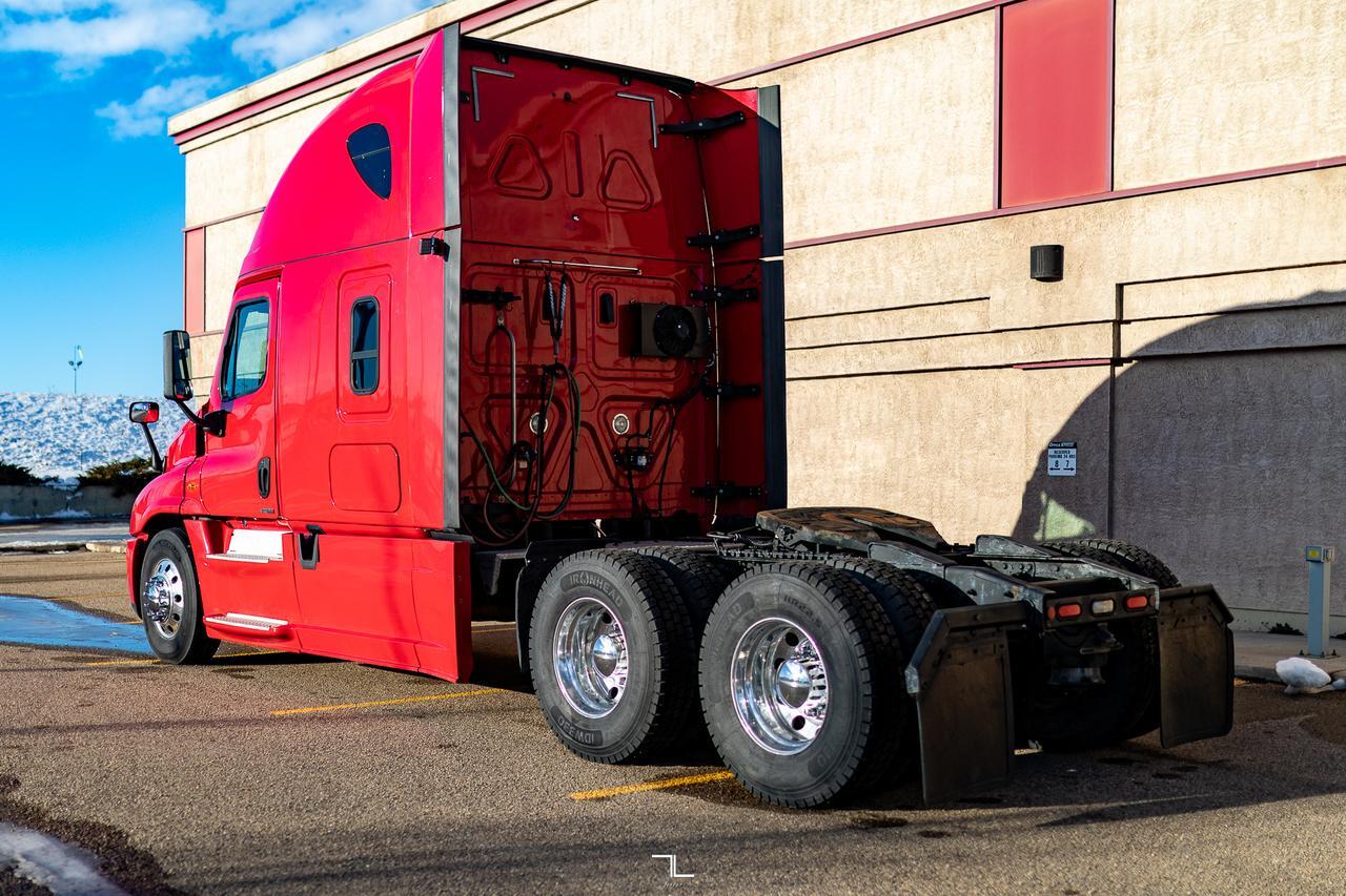 2018 Freightliner Cascadia Evolution 125 Tractor Sleeper Red Deer AB