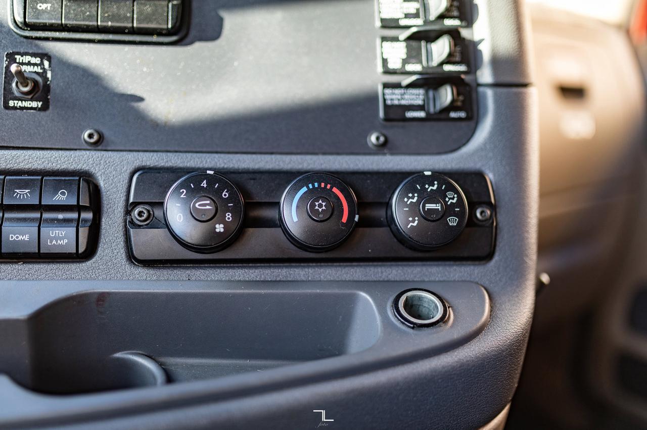 2018 Freightliner Cascadia Evolution 125 Tractor Sleeper Red Deer AB