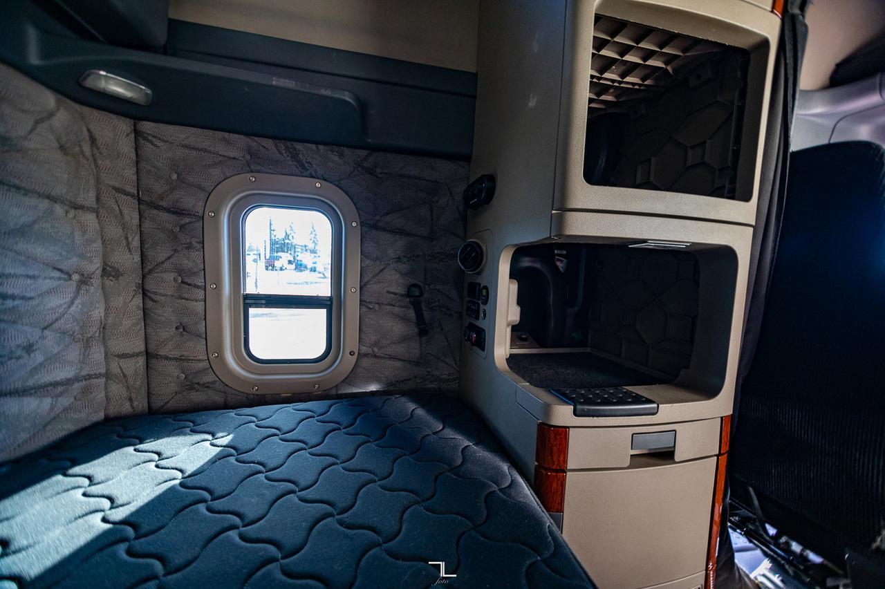 2018 Freightliner Cascadia Evolution 125 Tractor Sleeper Red Deer AB