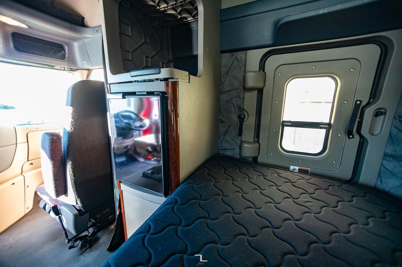 2018 Freightliner Cascadia Evolution 125 Tractor Sleeper Red Deer AB