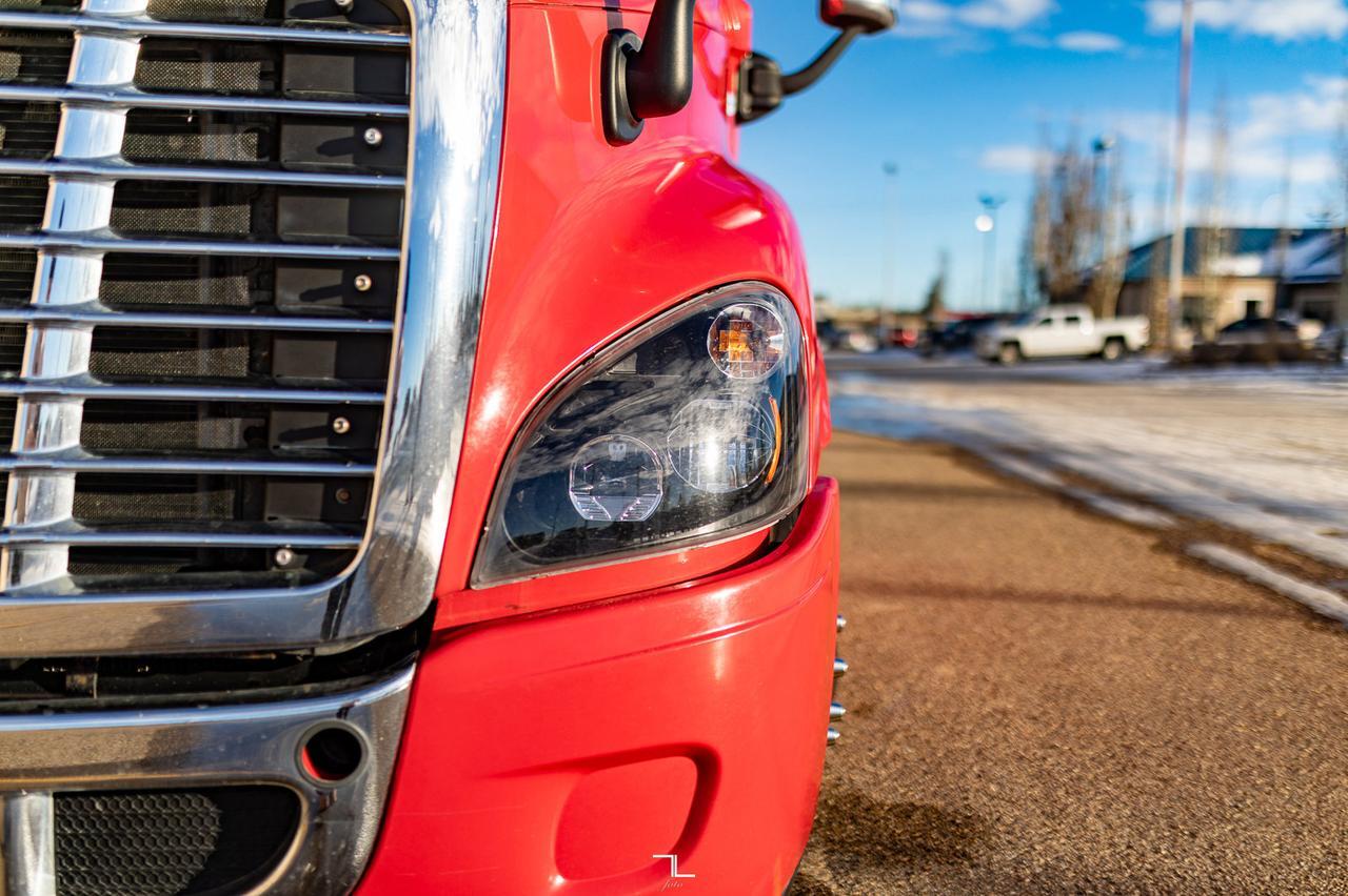 2018 Freightliner Cascadia Evolution 125 Tractor Sleeper Red Deer AB