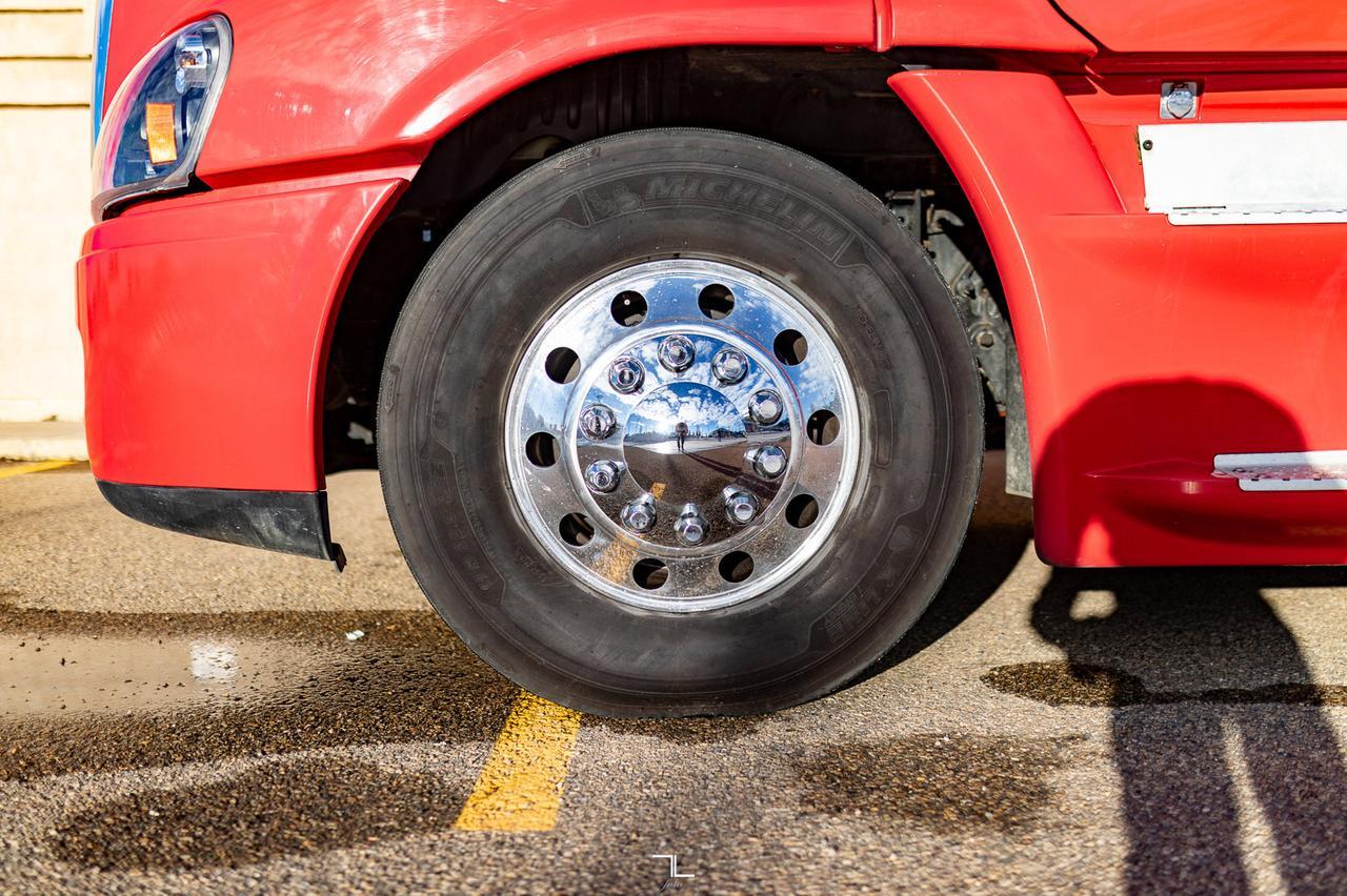 2018 Freightliner Cascadia Evolution 125 Tractor Sleeper Red Deer AB