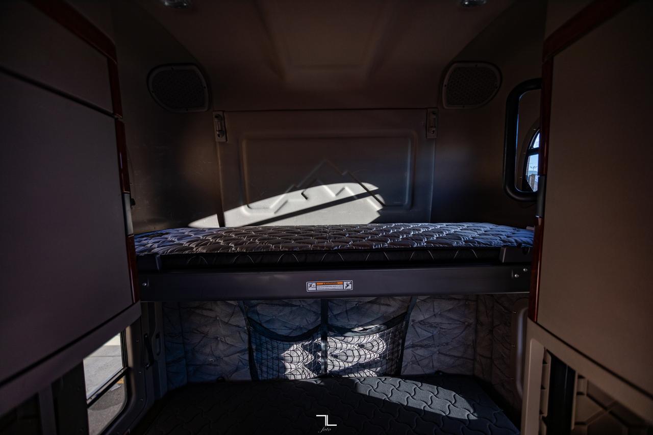 2018 Freightliner Cascadia Evolution 125 Tractor Sleeper Red Deer AB