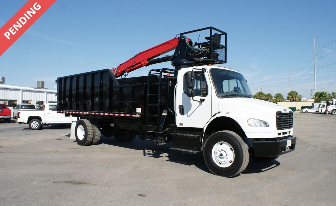 2018 Freightliner M2106 24 yd. Hood 7000 Grapple Truck