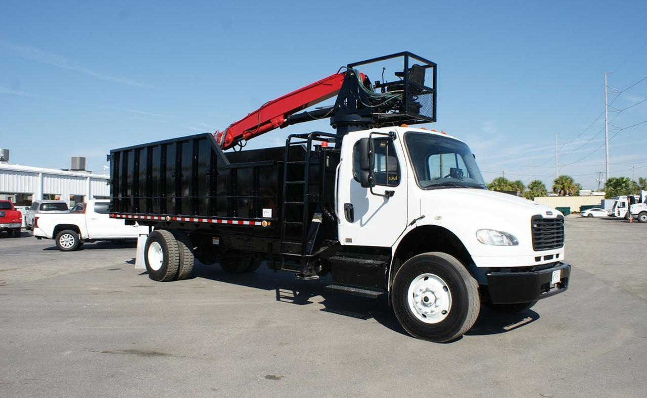 2018 Freightliner M2106 24 yd. Hood 7000 Grapple Truck