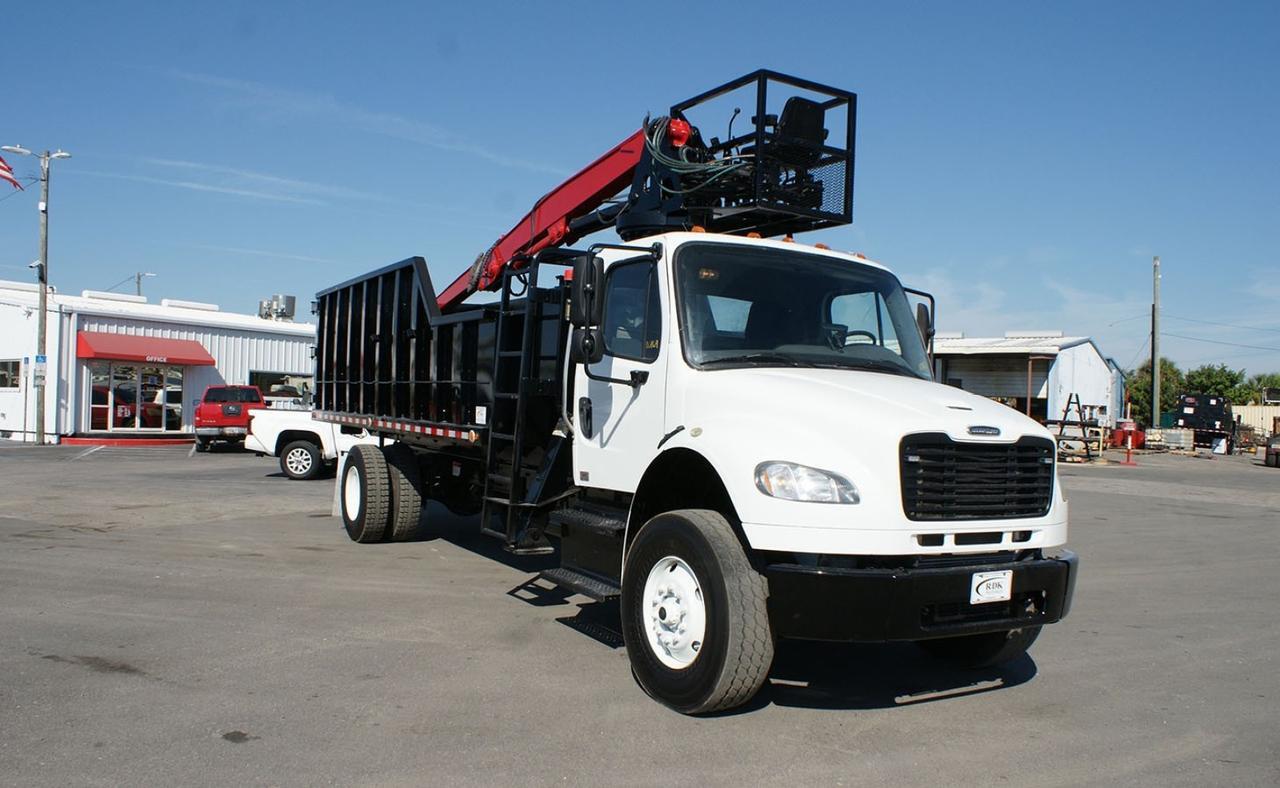 2018 Freightliner M2106 24 yd. Hood 7000 Grapple Truck