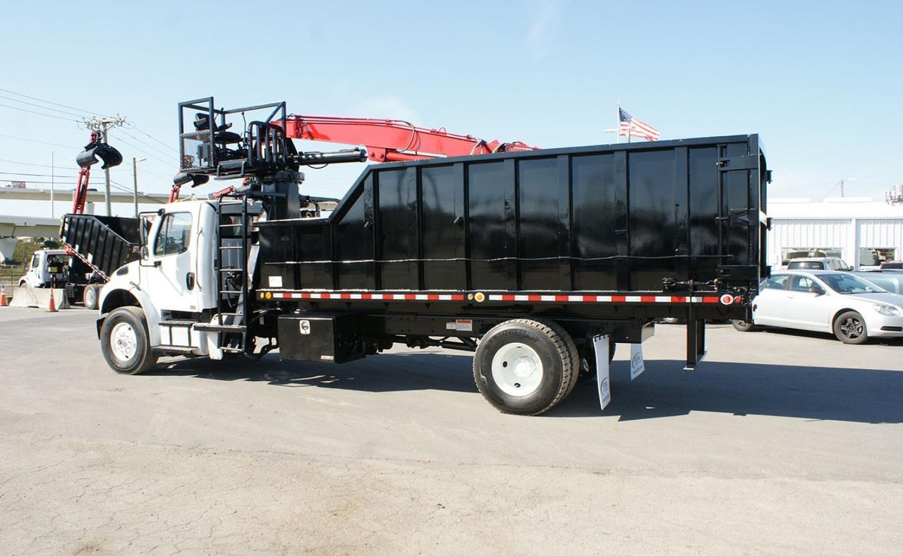 2018 Freightliner M2106 24 yd. Hood 7000 Grapple Truck