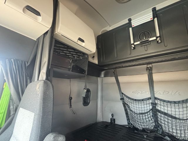 2018 Freightliner New Cascadia 126 . Seville OH