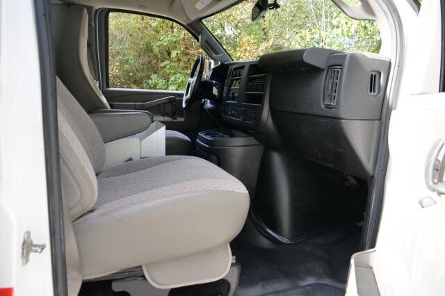 2018 GMC Savana 3500 Cargo Van / 6.0L V8 / Utility Van! High Point NC