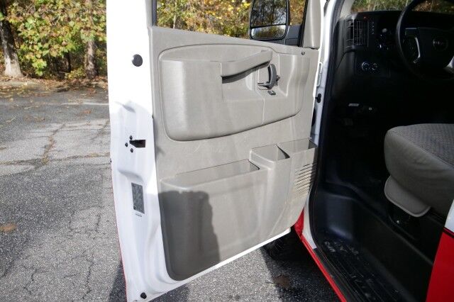 2018 GMC Savana 3500 Cargo Van / 6.0L V8 / Utility Van! High Point NC