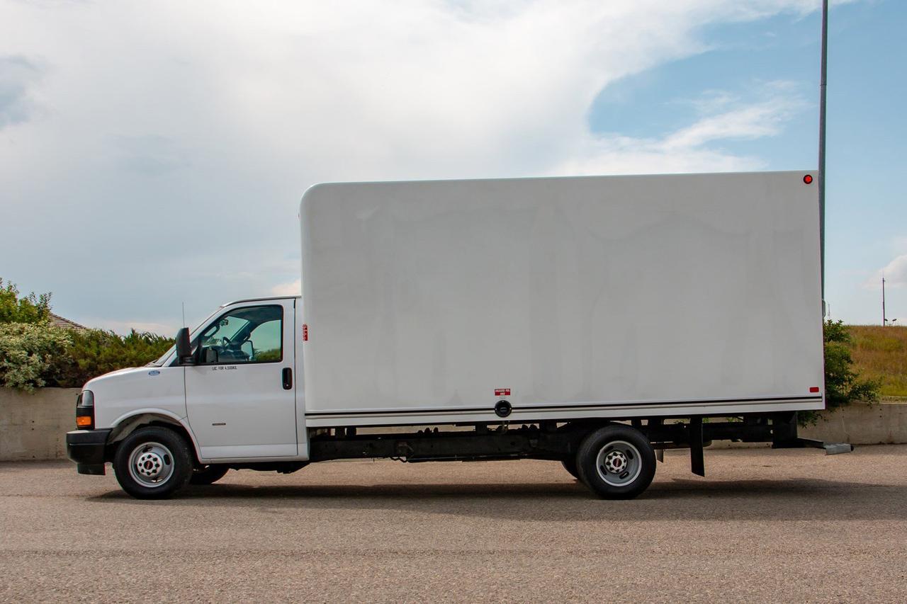 2018 GMC Savana Commercial Cutaway 3500 CUBE VAN Red Deer AB