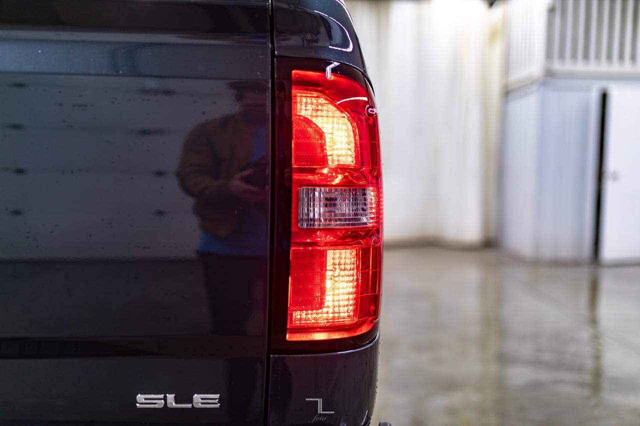 2018 GMC Sierra 1500 4x4 Crew Cab SLE Z71 BCam 22&quot; Wheels Red Deer AB