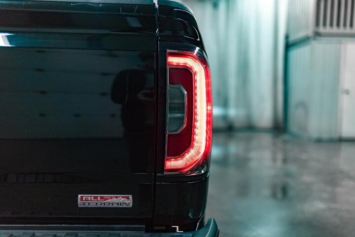 2018 GMC Sierra 1500 4x4 Crew Cab SLT All Terrain Leather Roof BCam Red Deer AB 2018 GMC Sierra 1500 4x4 Crew Cab SLT All Terrain Leather Roof BCam Red Deer AB