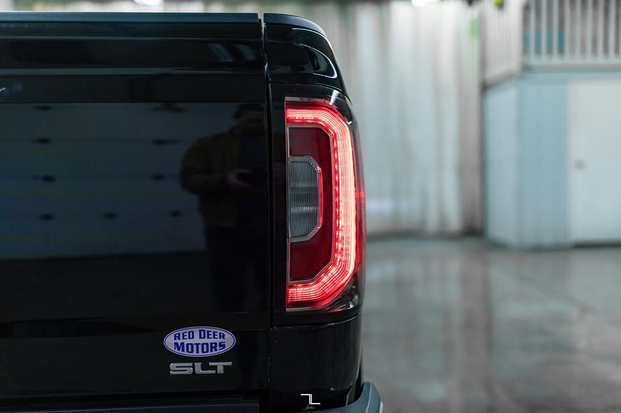 2018 GMC Sierra 1500 4x4 Crew Cab SLT Z71 Leather Nav BCam Red Deer AB