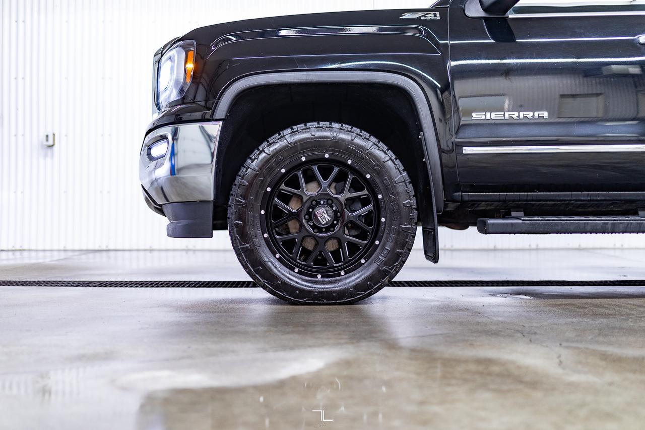 2018 GMC Sierra 1500 4x4 Crew Cab SLT Z71 Leather Roof BCam Red Deer AB