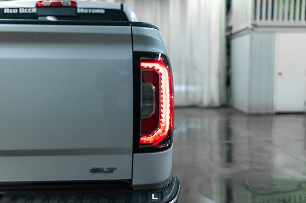 2018 GMC Sierra 1500 4x4 Crew Cab SLT Z71 Leather Roof Nav Red Deer AB