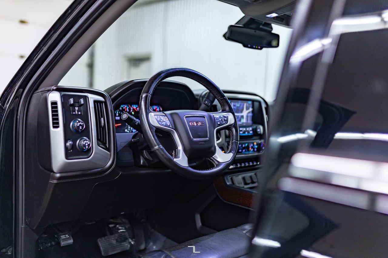 2018 GMC Sierra 1500 4x4 Crew Cab SLT Z71 Leather Roof Nav Red Deer AB