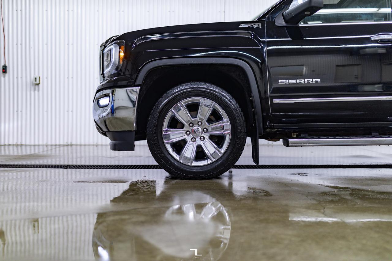 2018 GMC Sierra 1500 4x4 Crew Cab SLT Z71 Leather Roof Nav Red Deer AB