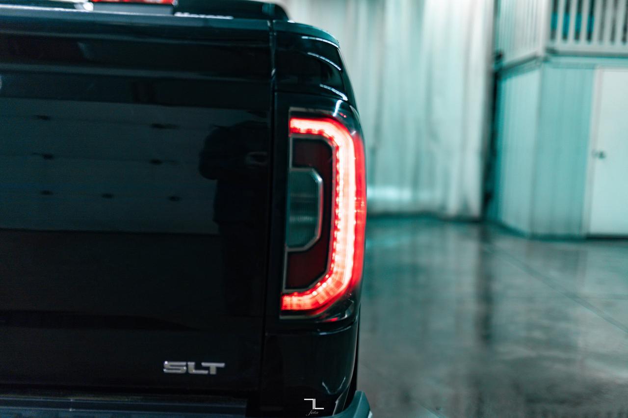 2018 GMC Sierra 1500 4x4 Crew Cab SLT Z71 Leather Roof Nav Red Deer AB