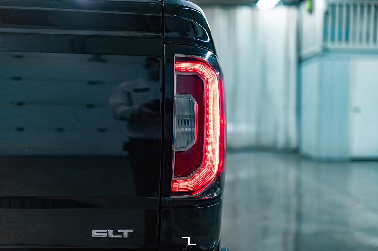 2018 GMC Sierra 1500 4x4 Crew Cab SLT Z71 Leather Roof Nav Red Deer AB