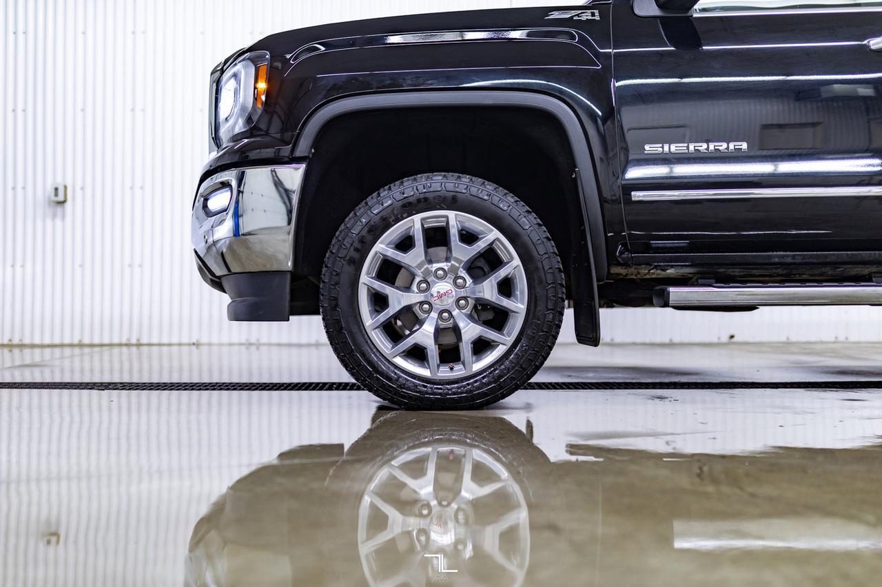 2018 GMC Sierra 1500 4x4 Crew Cab SLT Z71 Leather Roof Nav Red Deer AB