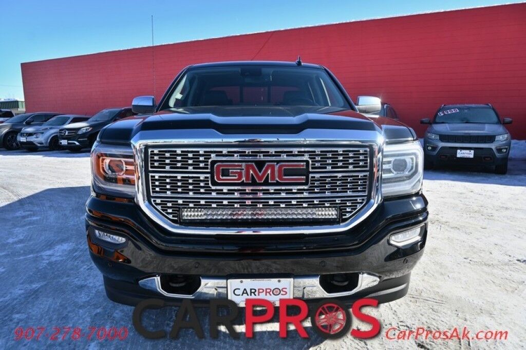 2018 GMC Sierra 1500 Denali - 6.2L V8 - 4X4 - Crew Cab - Heated & Cooled Leather Seats - Heated Steering Wheel - Bose Premium Speakers - Sunroof - Navigation - Running Boards - Backup Camera - Tow Package - 22in Premium Wheels - 1 Owner