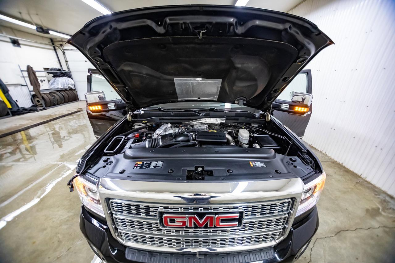 2018 GMC Sierra 2500 4x4 Crew Cab Denali HD Diesel Leather Roof Nav BCam Red Deer AB