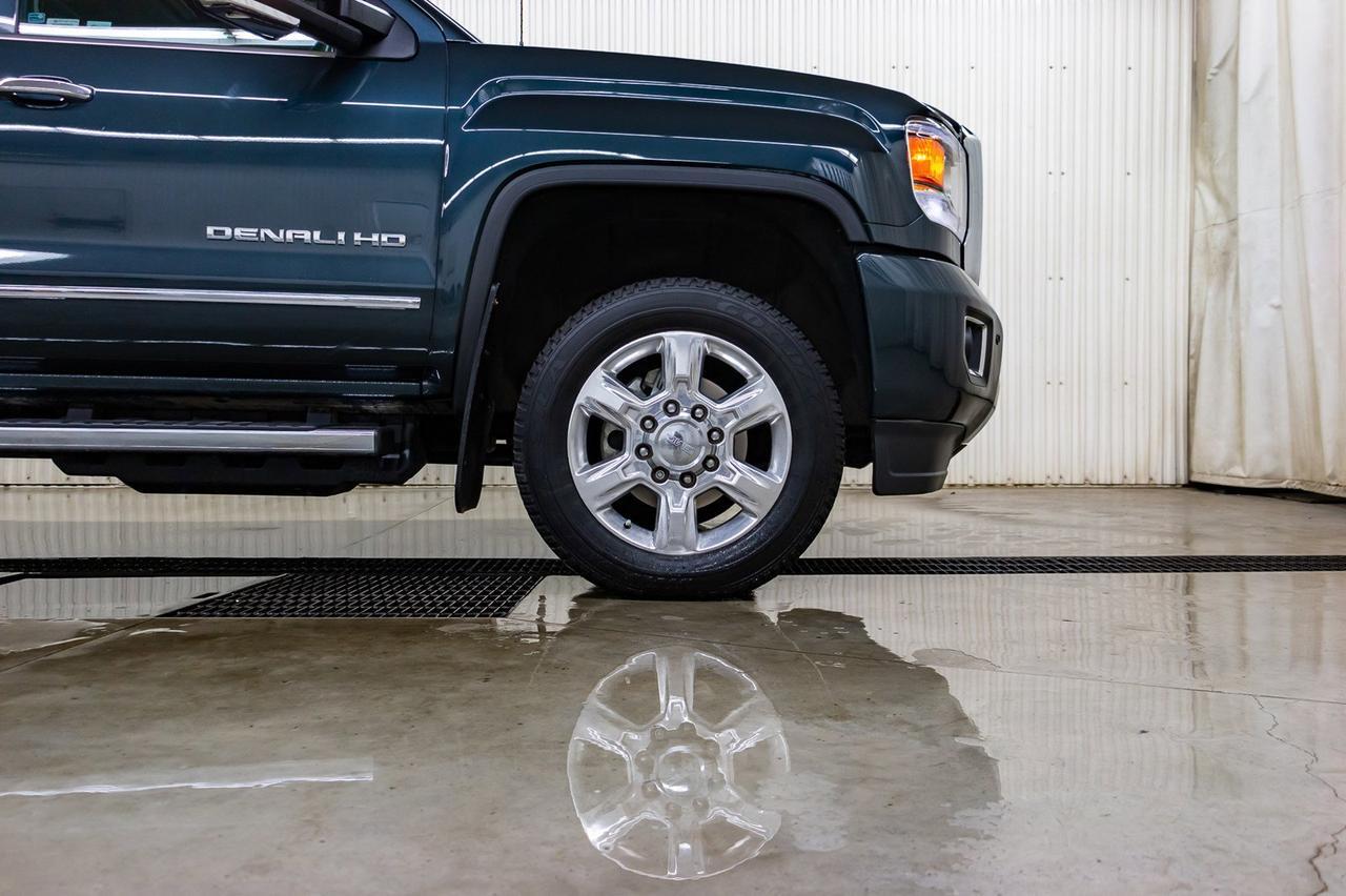 2018 GMC Sierra 2500HD 4x4 Crew Cab Denali Diesel Leather Roof Nav Red Deer AB