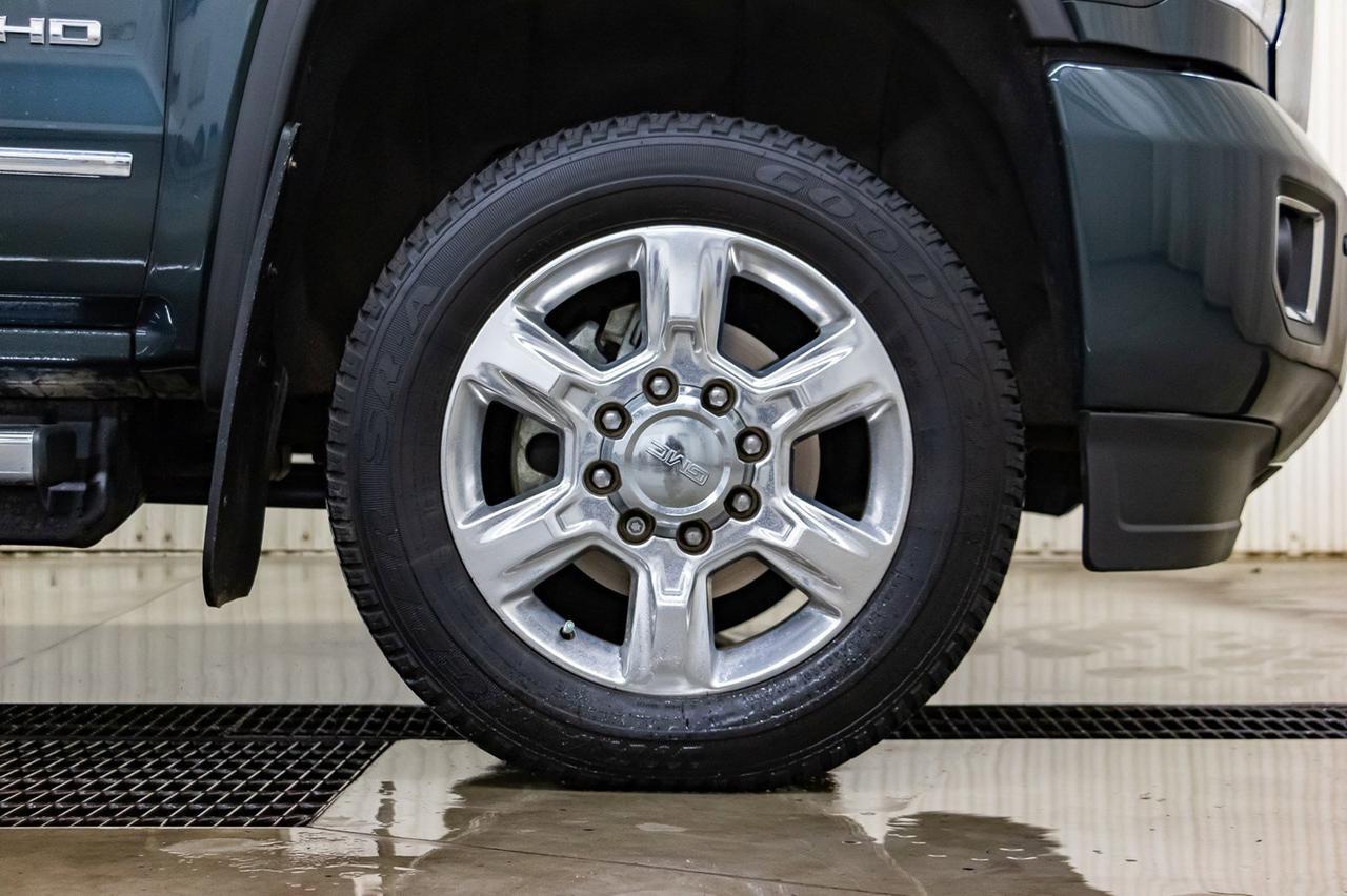 2018 GMC Sierra 2500HD 4x4 Crew Cab Denali Diesel Leather Roof Nav Red Deer AB