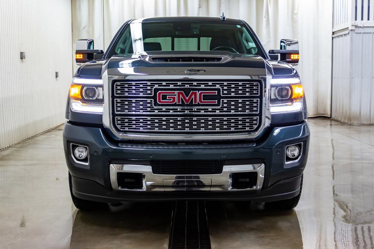 2018 GMC Sierra 2500HD 4x4 Crew Cab Denali Diesel Leather Roof Nav Red Deer AB