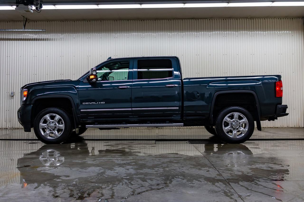 2018 GMC Sierra 2500HD 4x4 Crew Cab Denali Diesel Leather Roof Nav Red Deer AB