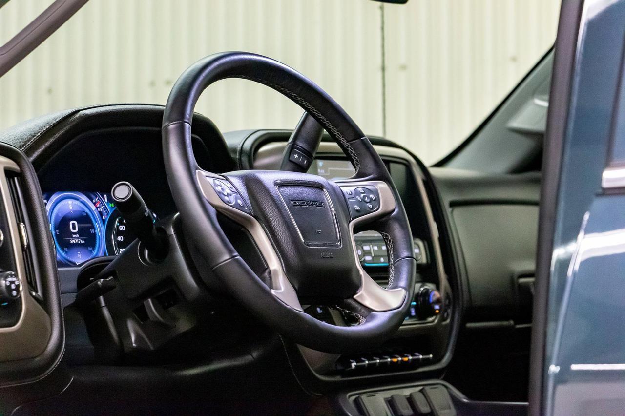 2018 GMC Sierra 2500HD 4x4 Crew Cab Denali Diesel Leather Roof Nav Red Deer AB